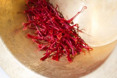 Iranian saffron in the traditional and modern market debate , Iranian saffron in the traditional market debate, saffron harvest, saffron cultivation, economic prosperity in saffron, medicinal plants, Iranian saffron in the modern market debate